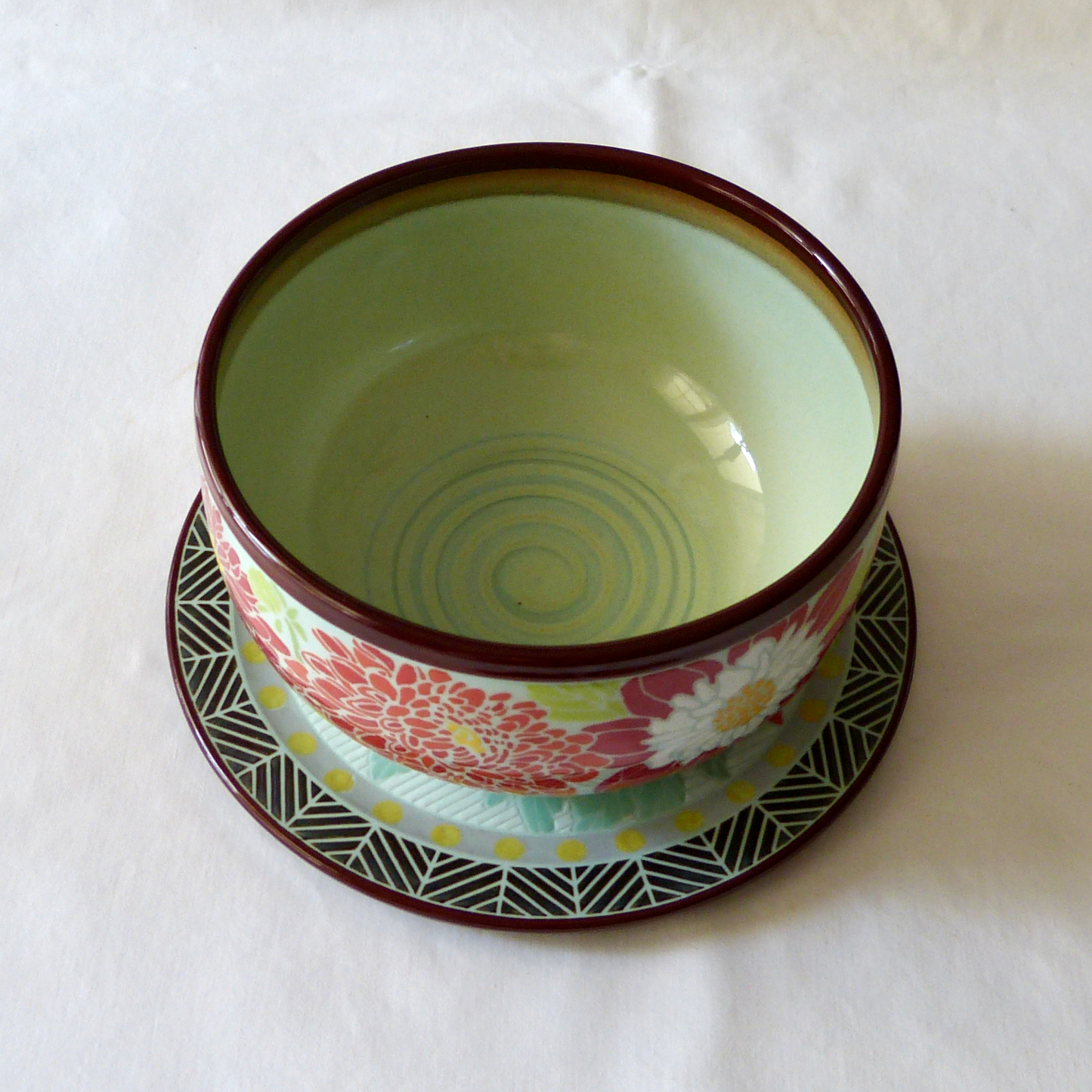 A Hand Drawn and Glazed Porcelain Dahlia Bowl and Matching Plate