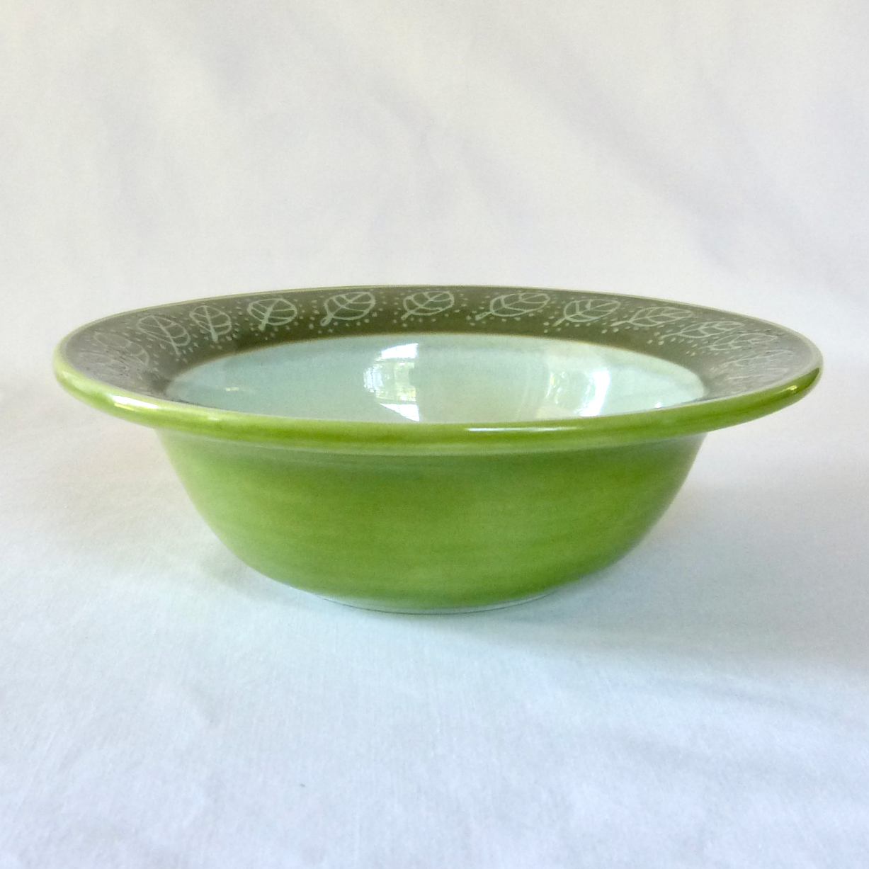 Dark Green Leaves Sgraffito Wide Rimmed Bowl