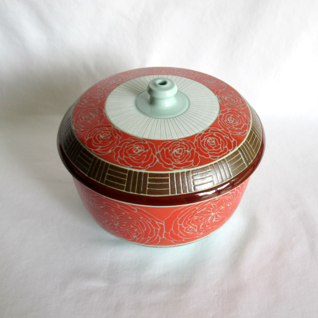 A Hand Drawn and Glazed Turquoise Porcelain Quartered Roses Lidded Bowl