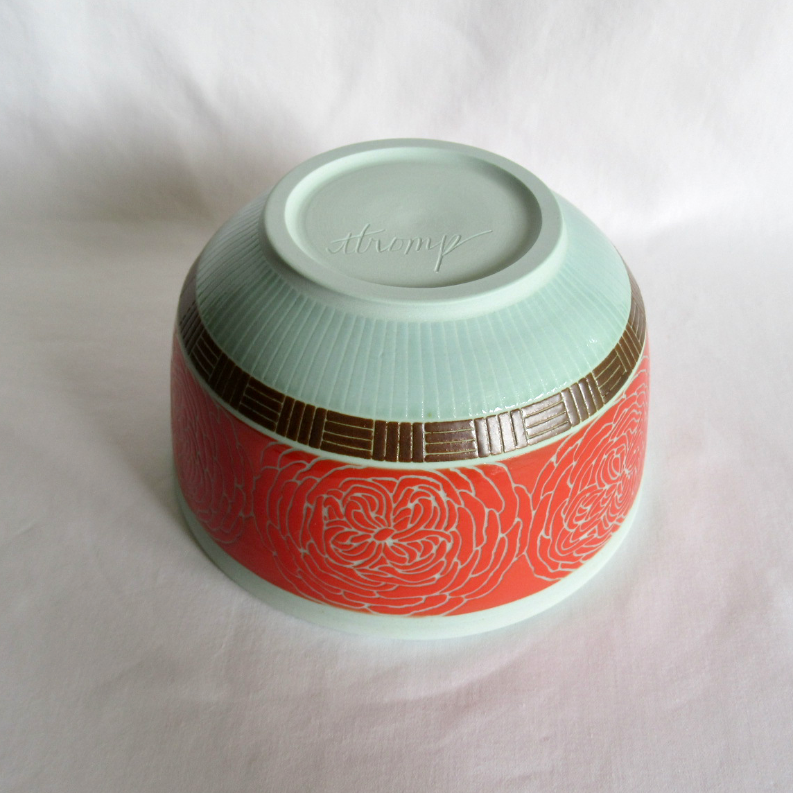 A Hand Drawn and Glazed Turquoise Porcelain Quartered Roses Lidded Bowl