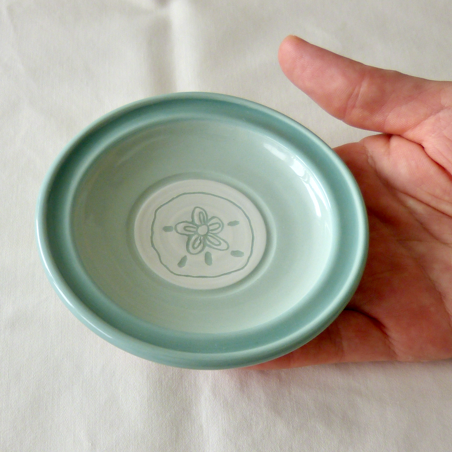 A Blue Porcelain Wheel-thrown Sand Dollar Sgraffito Shallow Bowl