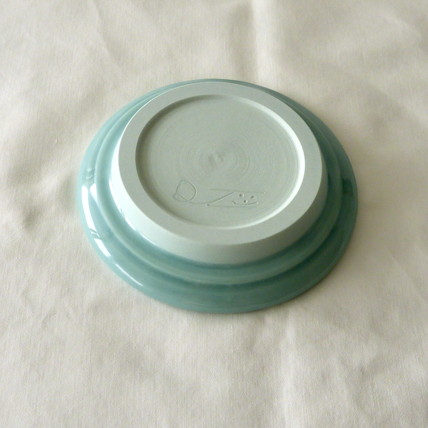 A Blue Porcelain Wheel-thrown Sand Dollar Sgraffito Shallow Bowl