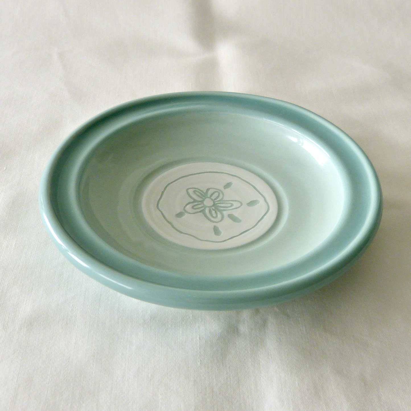A Blue Porcelain Wheel-thrown Sand Dollar Sgraffito Shallow Bowl