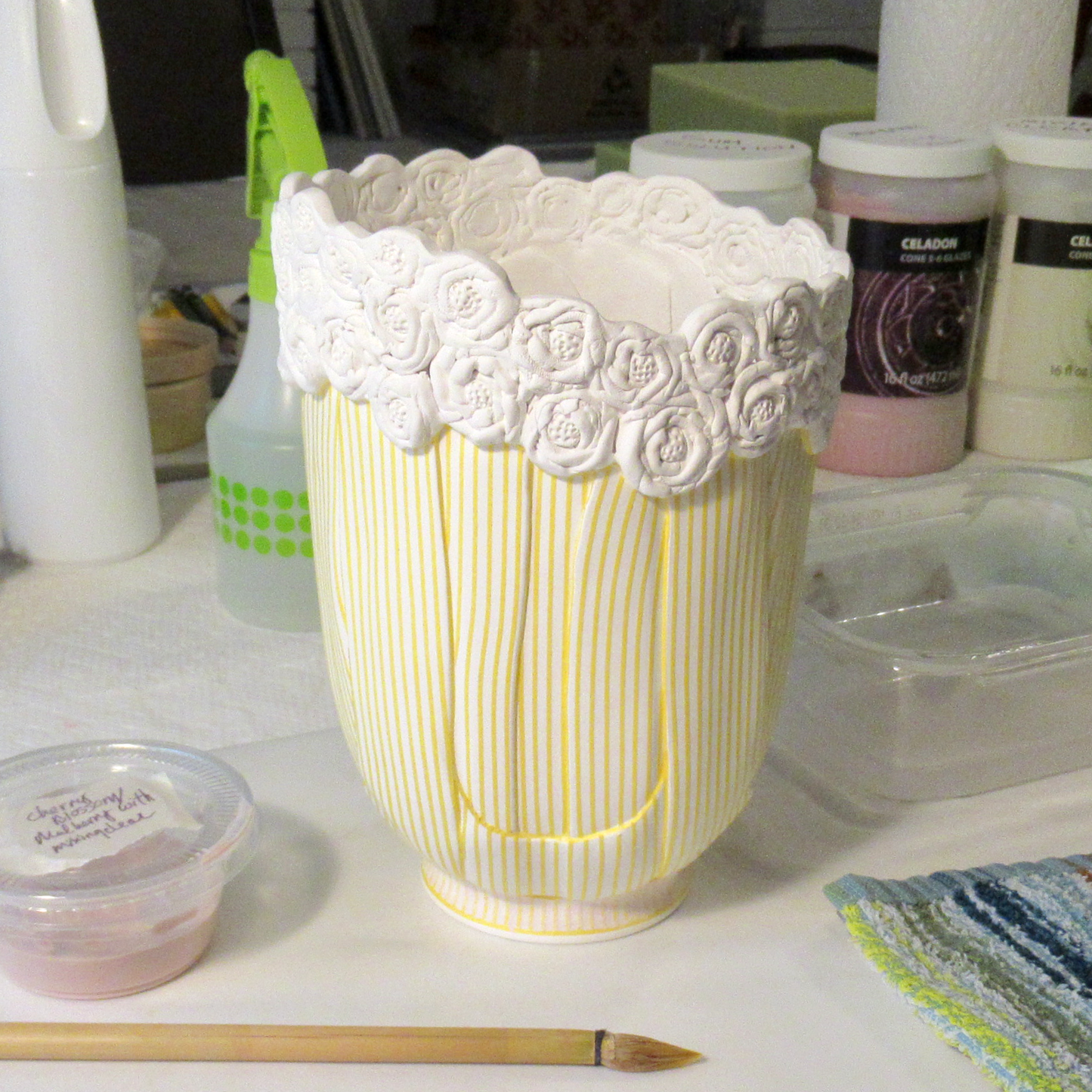 A Handcrafted Mulberry Roses and Stripes Cylindrical Balloon Bowl Vase