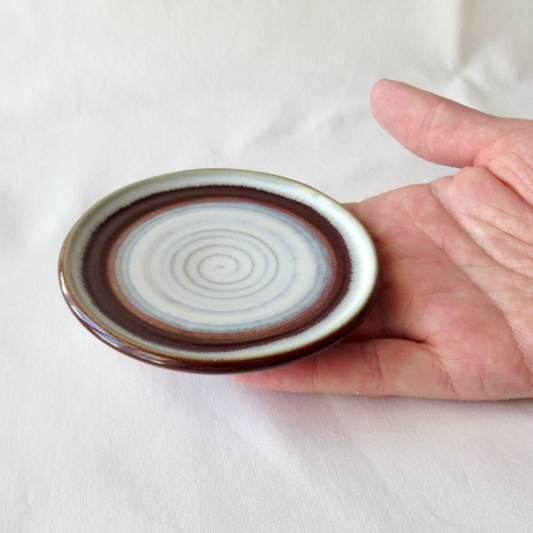 Brown and White Glazed Small Wheel-thrown Porcelain Plate