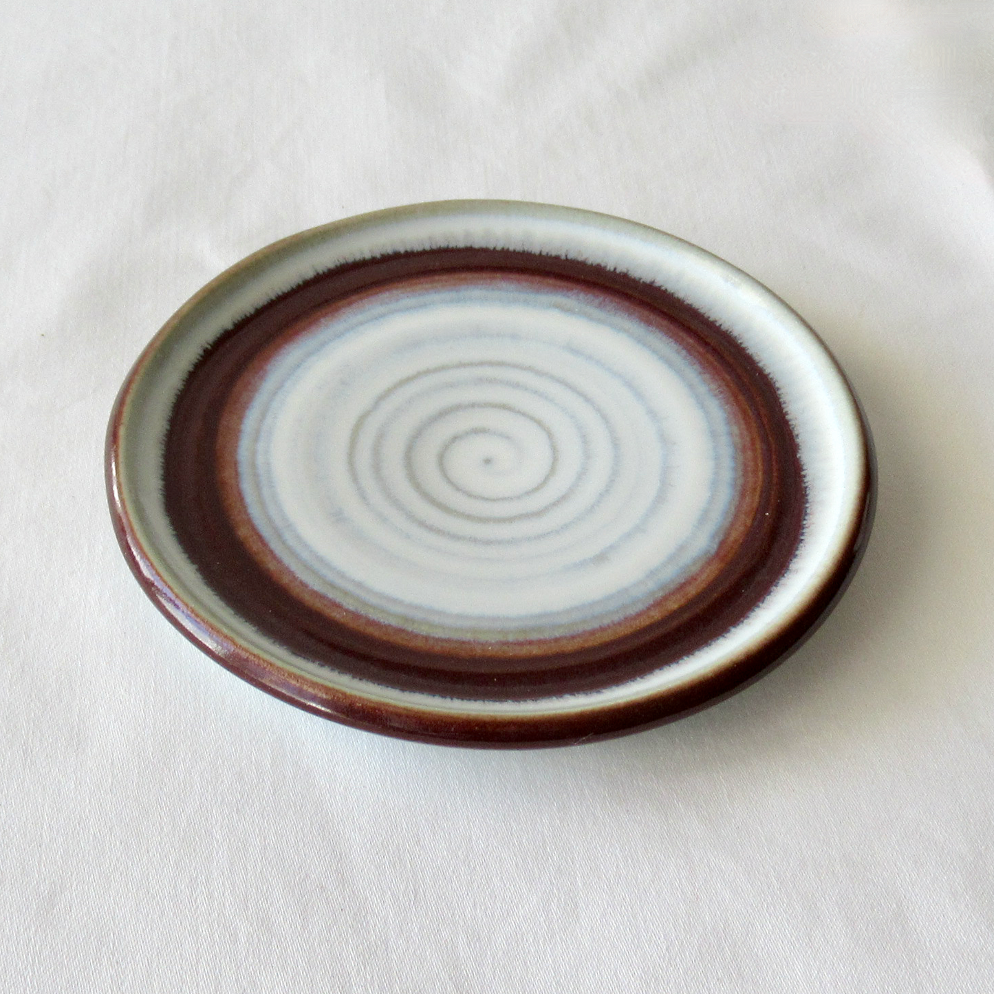 Brown and White Glazed Small Wheel-thrown Porcelain Plate