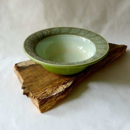 Dark Green Leaves Sgraffito Wide Rimmed Bowl