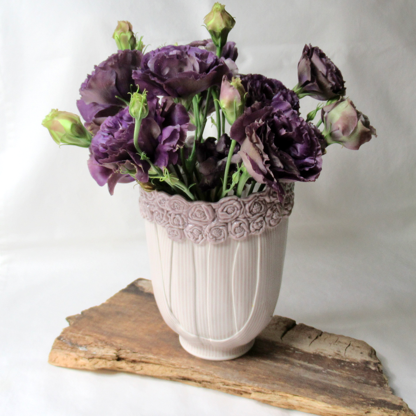 A Handcrafted Mulberry Roses and Stripes Cylindrical Balloon Bowl Vase
