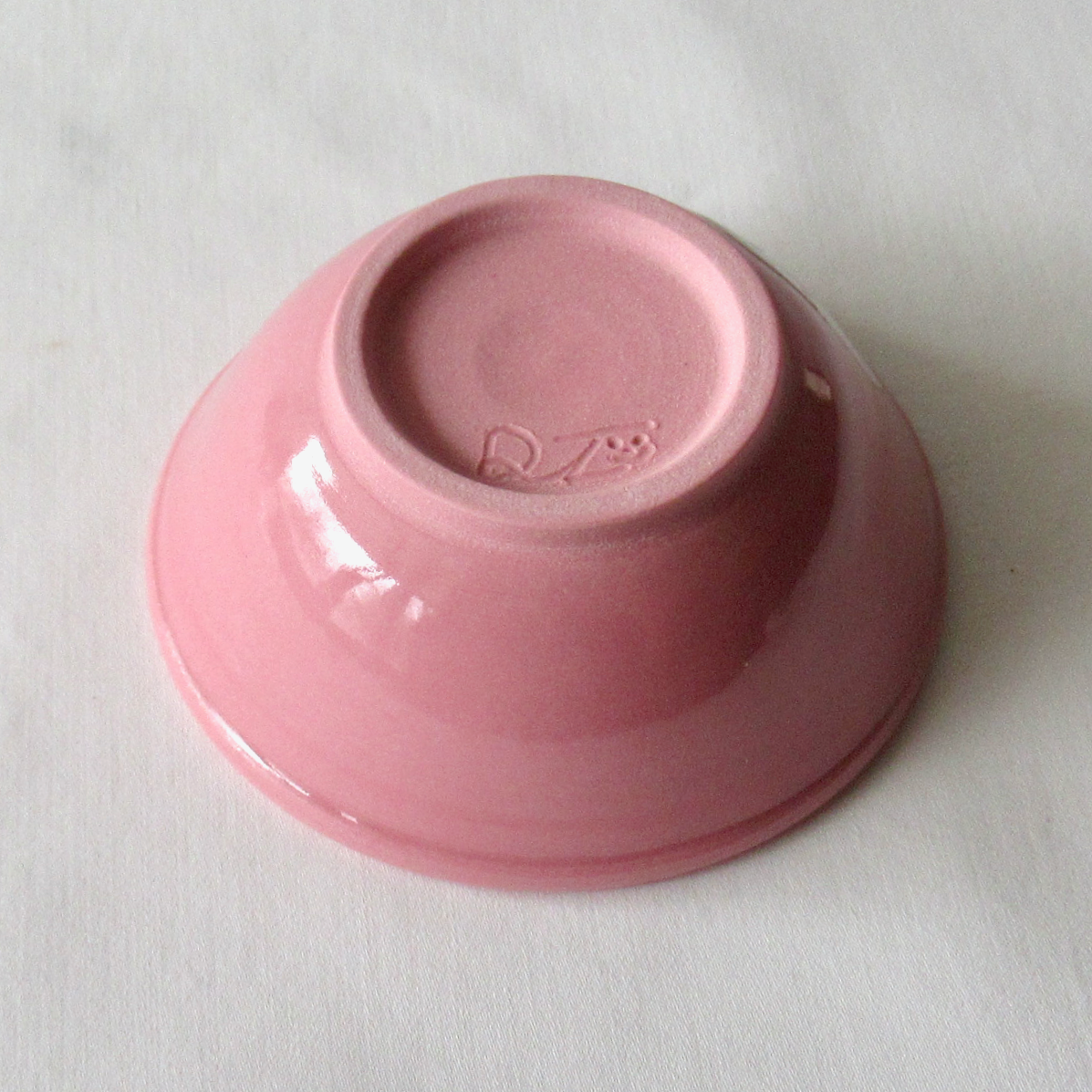 A Wheel-thrown Dark Pink Porcelain Sand Dollar Sgraffito Bowl