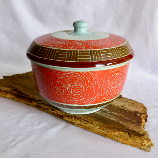 A Hand Drawn and Glazed Turquoise Porcelain Quartered Roses Lidded Bowl