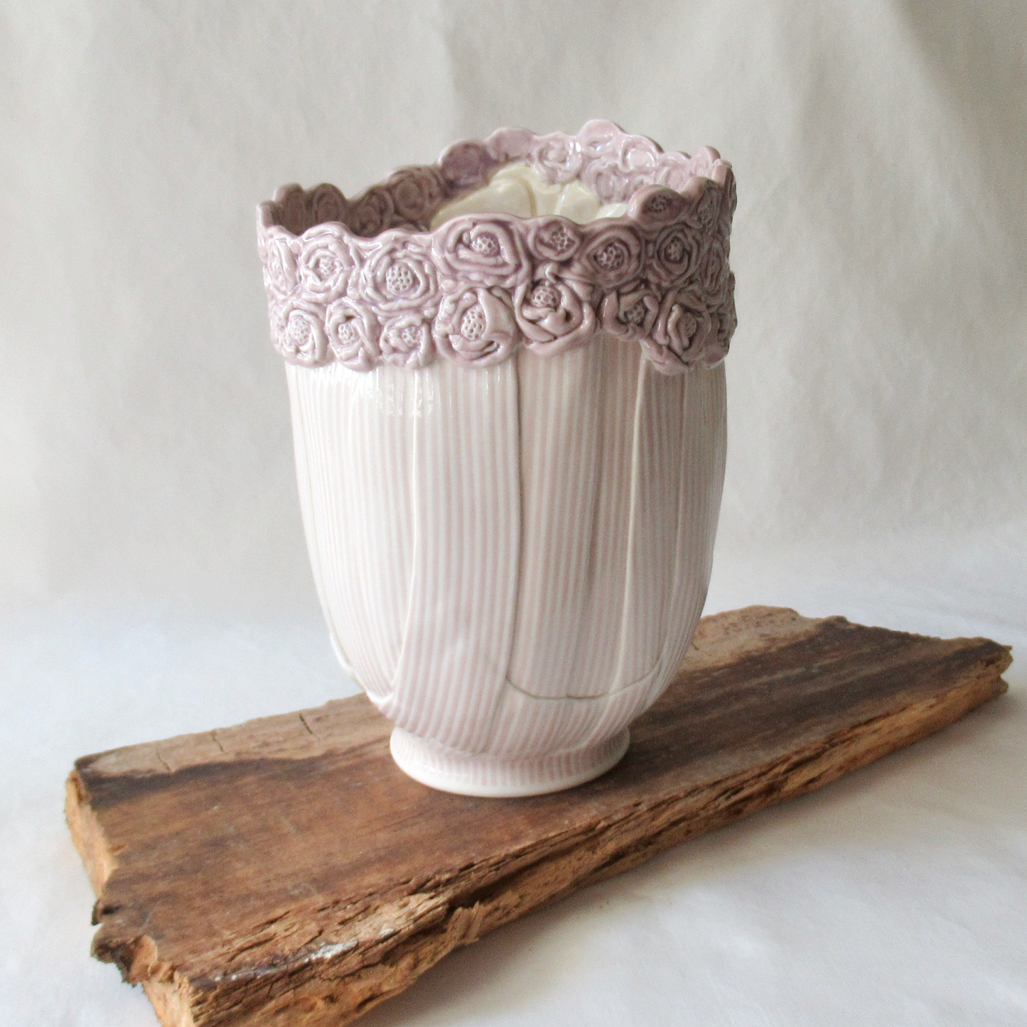 A Handcrafted Mulberry Roses and Stripes Cylindrical Balloon Bowl Vase