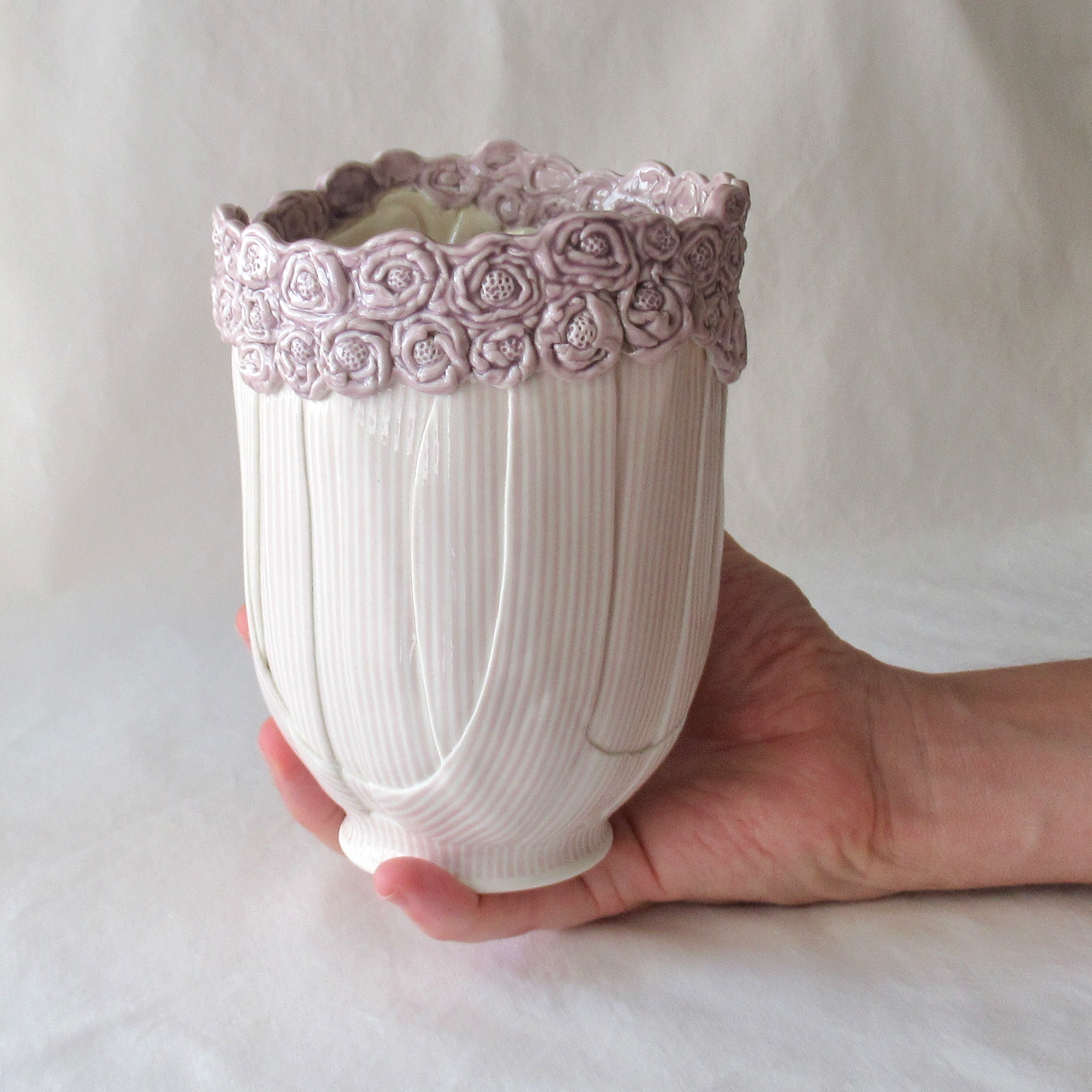 A Handcrafted Mulberry Roses and Stripes Cylindrical Balloon Bowl Vase